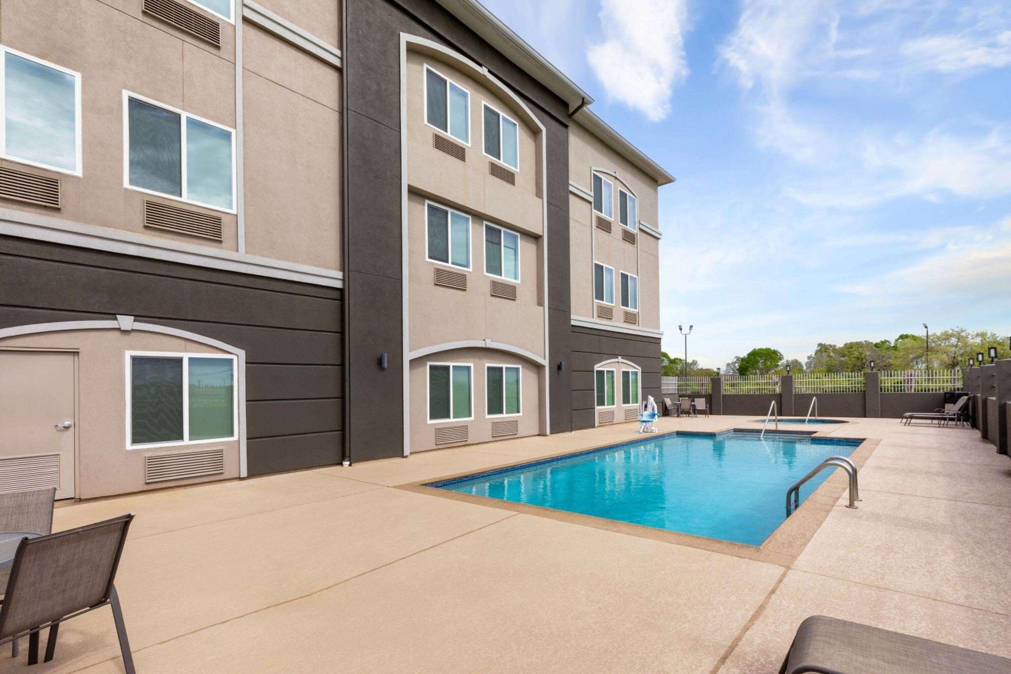 La Quinta By Wyndham Angleton Hotel Luaran gambar